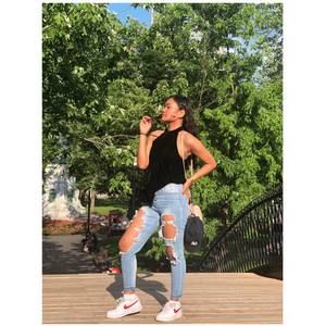 Meet your Posher, Angela